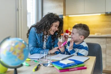 Mit dem ADHS-Elterntrainer bietet die AOK praktische Hilfe in konkreten Alltagssituationen.