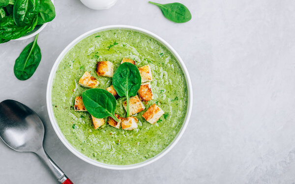 Spinatsuppe mit Croutons