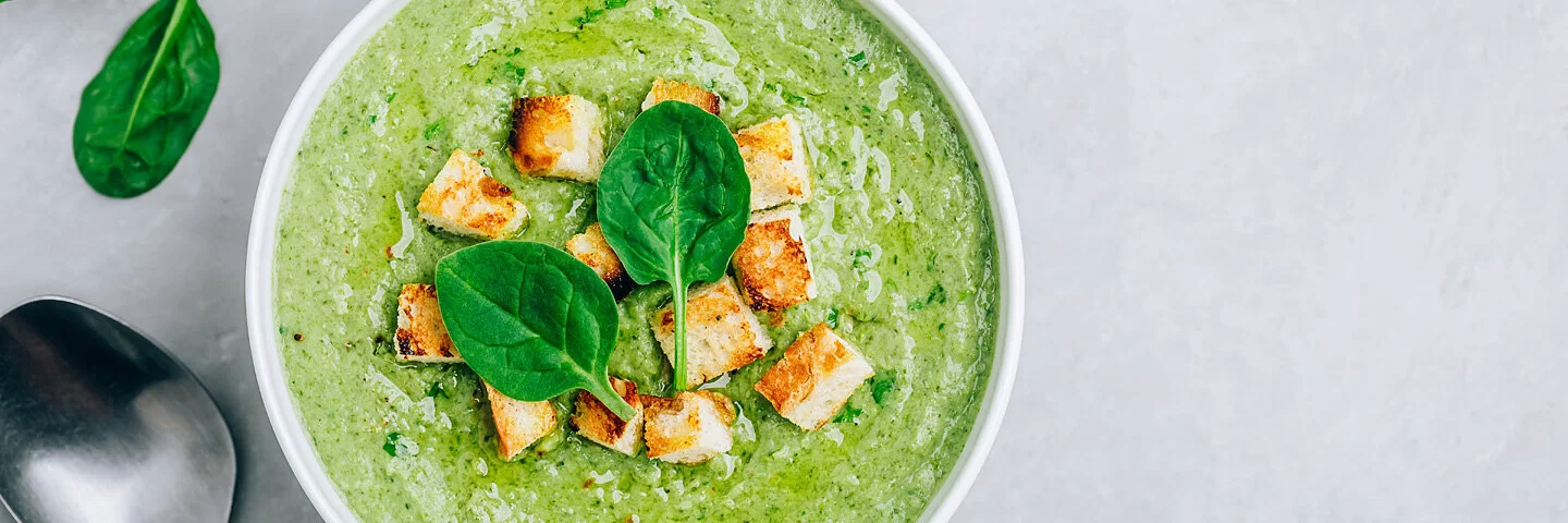 Spinatsuppe mit Croutons