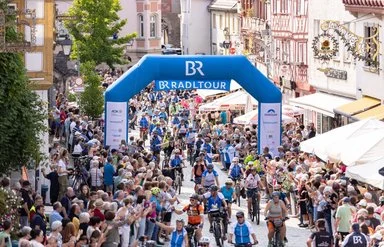 Bilder von Radfahrenden bei der BR Radltour