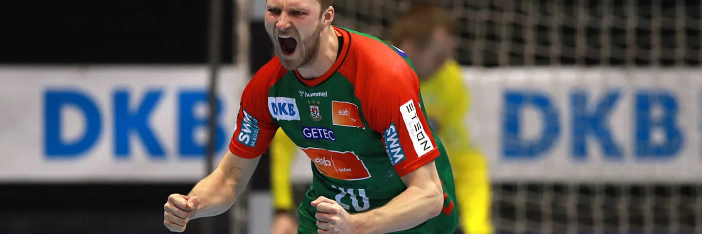 Handball Nationalspieler Philipp Weber freut sich über ein Tor.