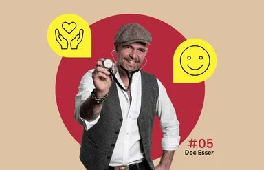 In der Mitte ist ein Foto von Doc Esser mit Schirmmütze und Stethoskop zu sehen. Illustrationen daneben zeigen zwei Hände, die ein Herz schützen und ein lachendes Gesicht.