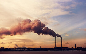 Große Fabriken haben negative Auswirkungen auf den Klimawandel