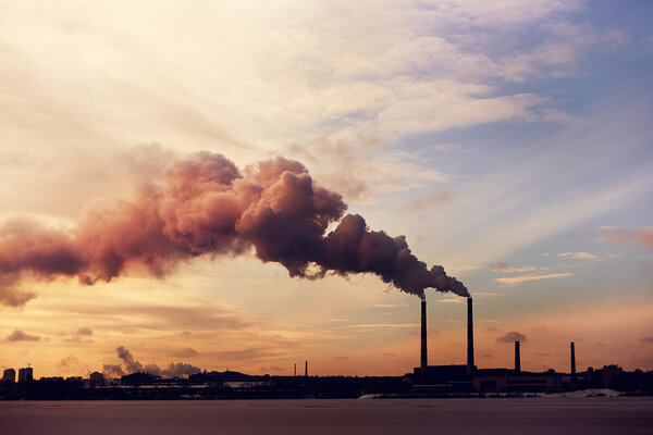Große Fabriken haben negative Auswirkungen auf den Klimawandel
