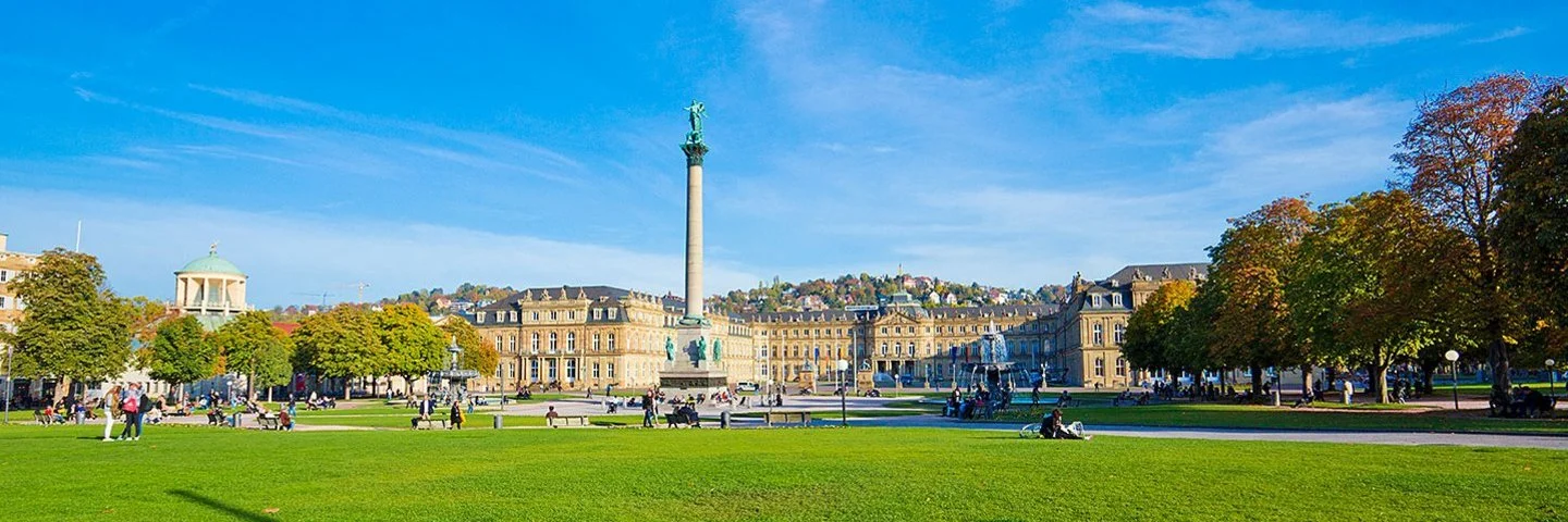 Blick auf den Schlossplatz in Stuttgart