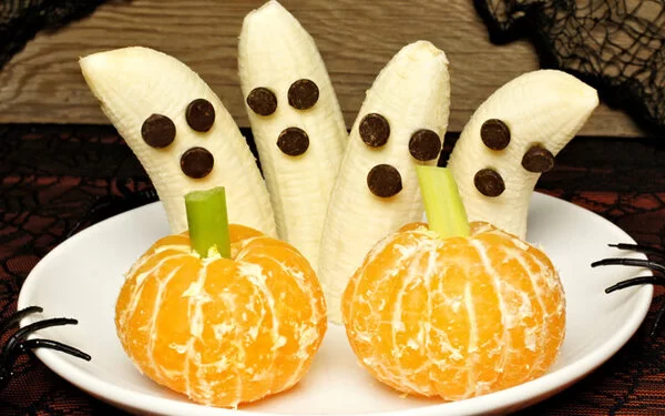 Ein Hingucker auf jeder Halloween-Party: Bananengeister.