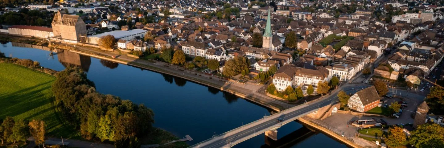 Luftbildaufnahme der Stadt Holzminden in Niedersachsen