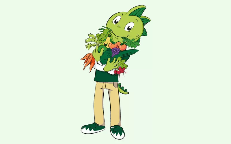 Drachenkind Jolinchen hält eine große Menge frisches, gesundes Obst und Gemüse in den Armen.
