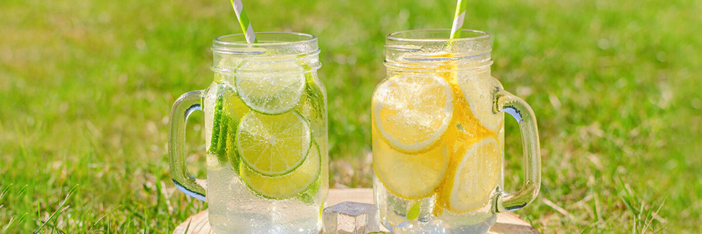 Gesunde Durstlöscher: Infused-Water-Rezepte mit Zitrone und Limetten