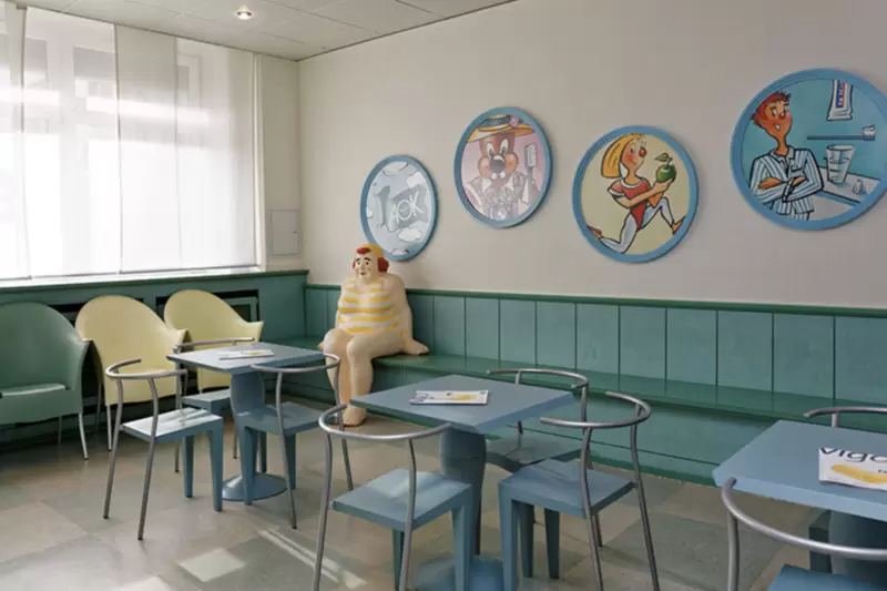 Hier im örtlichen Mundhygienezentrum wird Kindern beigebracht, warum Zahnpflege so wichtig ist. Die AOK ist aber auch in Schulen und Kitas vor Ort im Einsatz, um Schülern und Kindern dieses wichtige Thema näherzubringen.