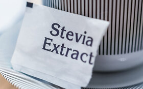 Stevia wurde zum Süßen des Getränks benutzt.