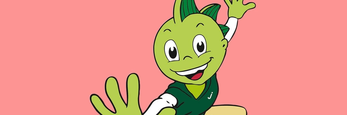 Jolinchen, ein grüner Cartoon-Drache, kniet auf einem Bein und streckt dabei eine Hand nach vorne und eine nach hinten.