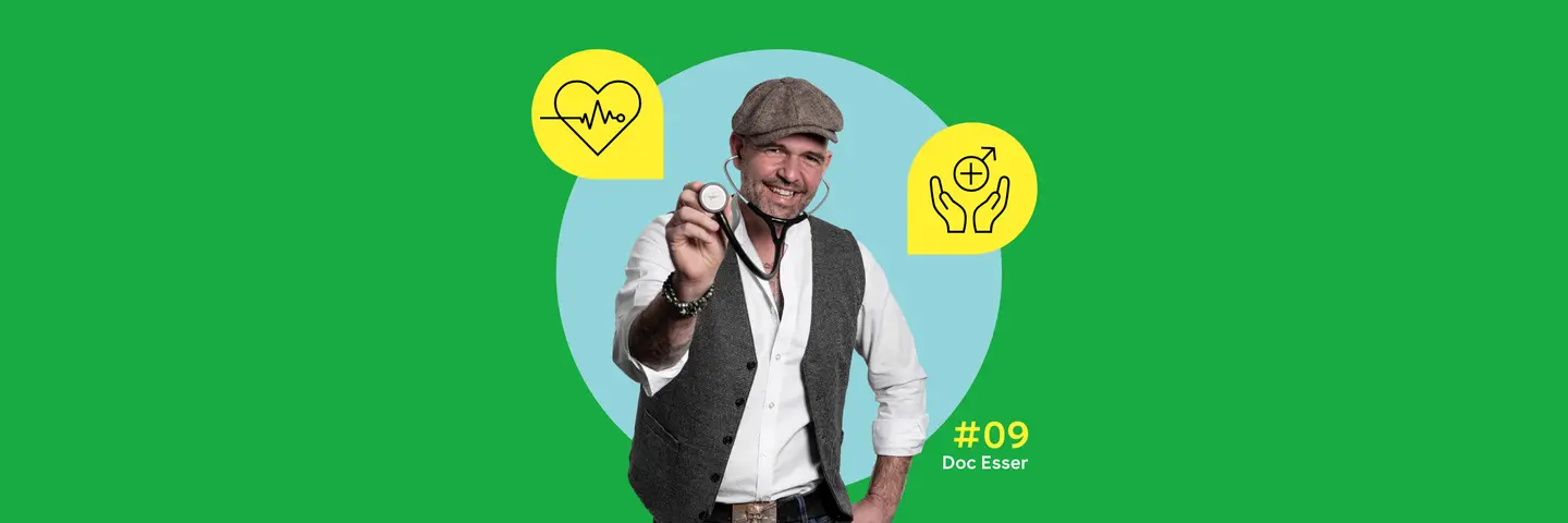 In der Mitte ist ein Foto von Doc Esser mit Schirmmütze und Stethoskop zu sehen. Links und rechts sind gelbe Sprechblasen mit einfachen, einfarbigen Symbolen zu sehen: links ein Herz mit Herzschlaglinie, rechts zwei Hände, die ein Pluszeichen umschließen.