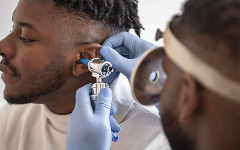 So entfernen Sie Ohrenschmalz richtig