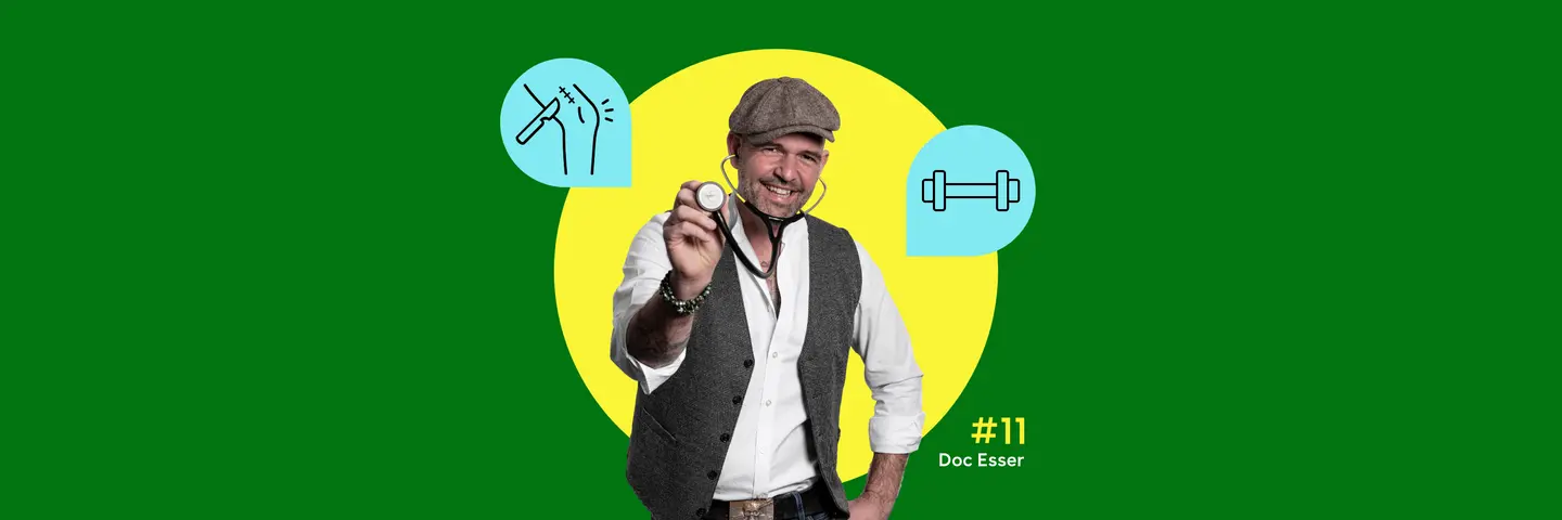 In der Mitte ist ein Foto von Doc Esser mit Schirmmütze und Stethoskop zu sehen, links und rechts daneben sind zwei hellblaue Piktogramme mit Kniegelenk und Hantel zu sehen.