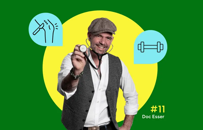 In der Mitte ist ein Foto von Doc Esser mit Schirmmütze und Stethoskop zu sehen, links und rechts daneben sind zwei hellblaue Piktogramme mit Kniegelenk und Hantel zu sehen.