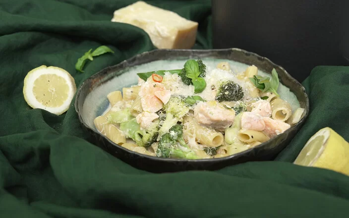 Frisch gekochte One-Pot-Pasta mit Lachs und Brokkoli von Felicitas Then.