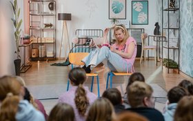 Theaterstück "Püppchen" zur Prävention von Essstörungen bei Kindern und Jugendlichen