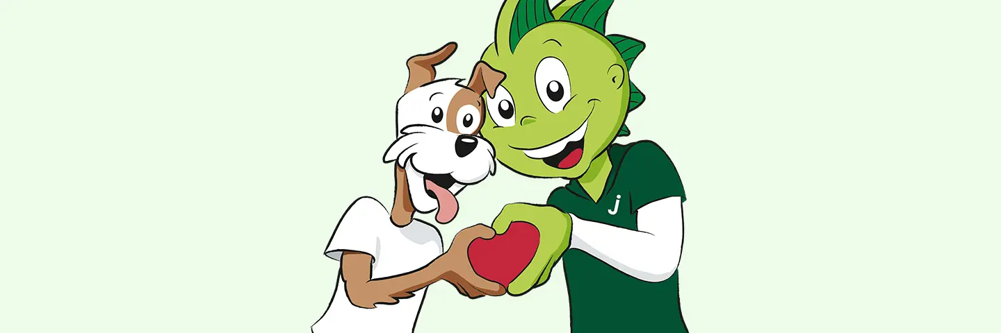Jolinchen, ein grüner Cartoon-Drache, und ein Cartoon-Hund halten lächelnd vor einem weißen Hintergrund ein rotes Herz.