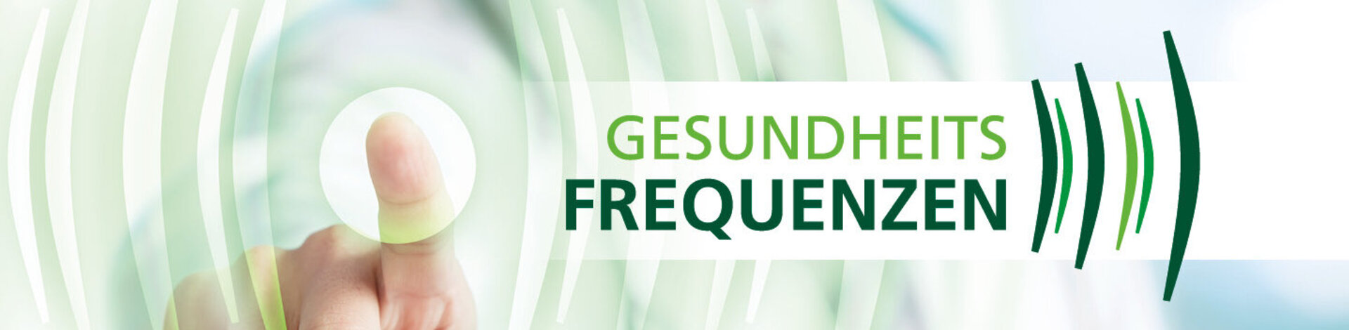 Das Bild zeigt den Schriftzug "Gesundheitsfrequenzen". Links neben dem Schriftzug drückt eine Frau mt ihrem Zeigefinger dem Betrachter zugewandt in einen weißen Kreis.