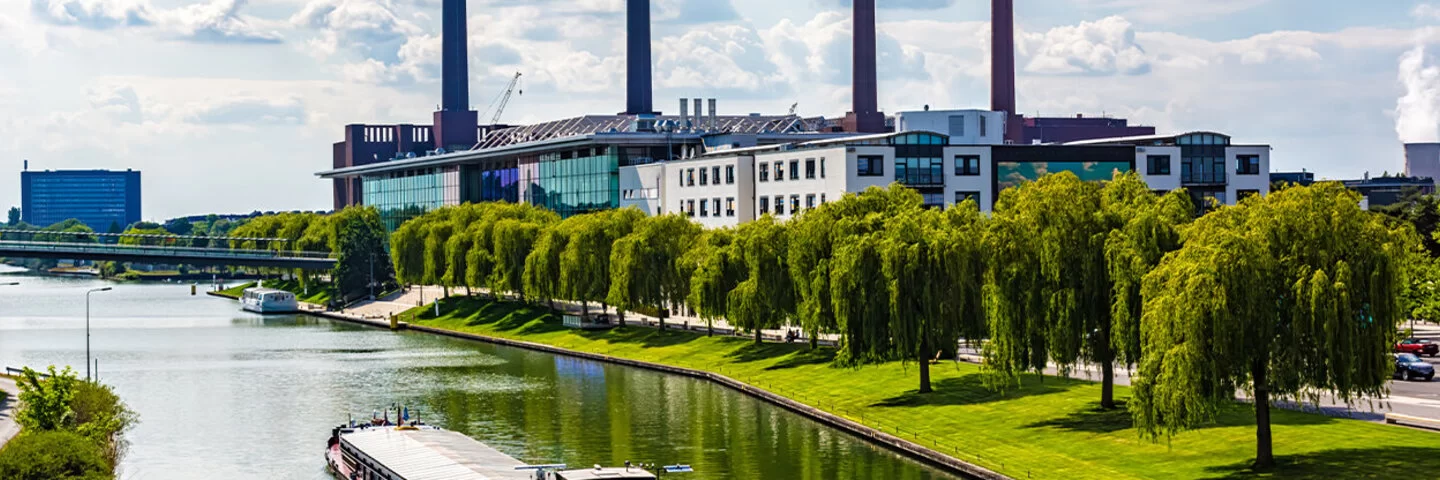 Das Bild zeigt die Industriestadt Wolfsburg.