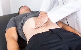 Welche Leistungen bietet die AOK zur Früherkennung von Darmkrebs an?