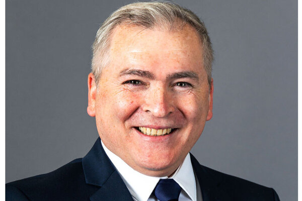 Das Bild zeigt Taskin Özçelik.