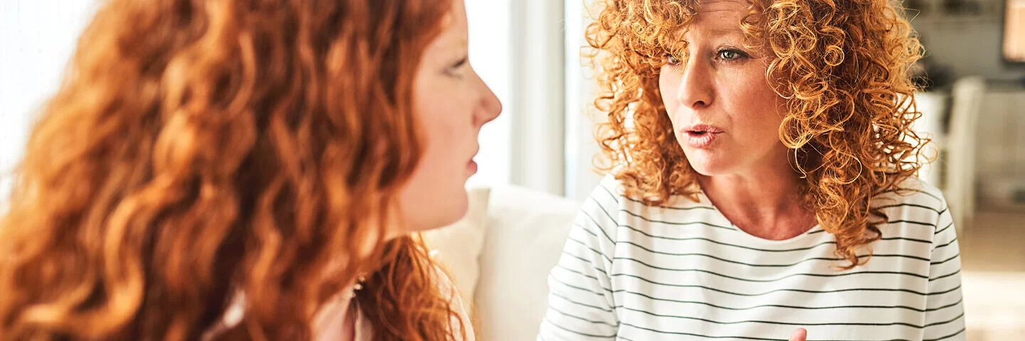 Eine Mutter klärt ihre Tochter über Sex auf.