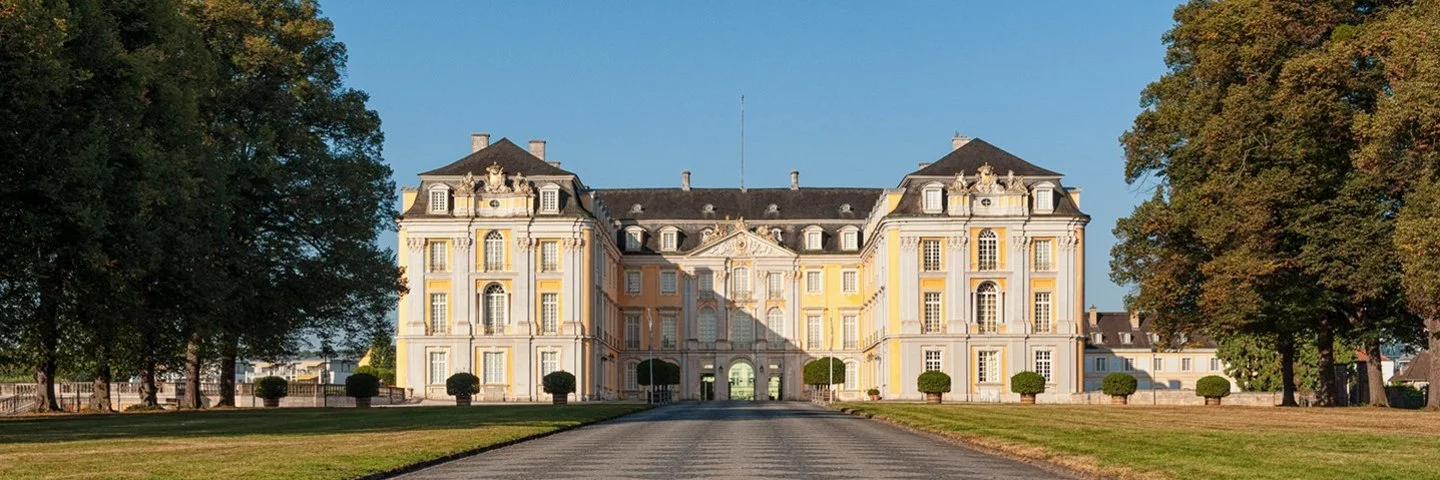Das Barockschloss Augustusburg ist eine der ersten wichtigeren Schöpfungen des Rokoko in Brühl bei Bonn, Nordrhein-Westfalen - Deutschland. Seit 1984 ist sie in der Liste der UNESCO-Welterbe.