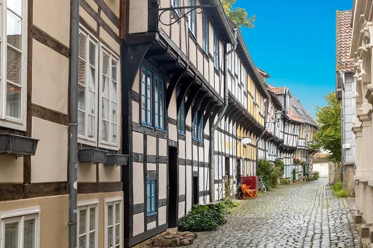 Malerische alte Fachwerkhäuser in der Stadt Detmold an der Adolfsstraße in Deutschland 