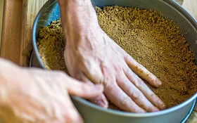 Kuchenboden durch Foodsaving: Keksreste werden ein guter Boden.