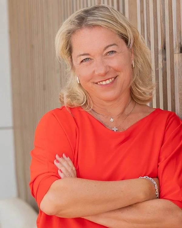 Coach Angela Homfeld