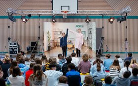 Präventionstheater "Püppchen" der AOK sensibilisiert Schülerinnen und Schüler für Essstörungen und psychische Gesundheit