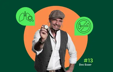 In der Mitte ist ein Foto von Doc Esser mit Schirmmütze und Stethoskop zu sehen, links und rechts daneben sind grüne Piktogramme zu sehen: links eine stilisierte Lunge mit Lupe, rechts ein durchgestrichenes Zigarettensymbol.