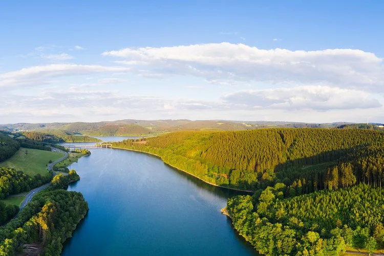 Bigge See Sauerland deutsch von oben High-Definition-Panorama