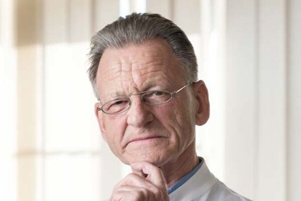 Auf dem Bild ist Professor Dr. Jürgen Freyschmidt zu sehen.