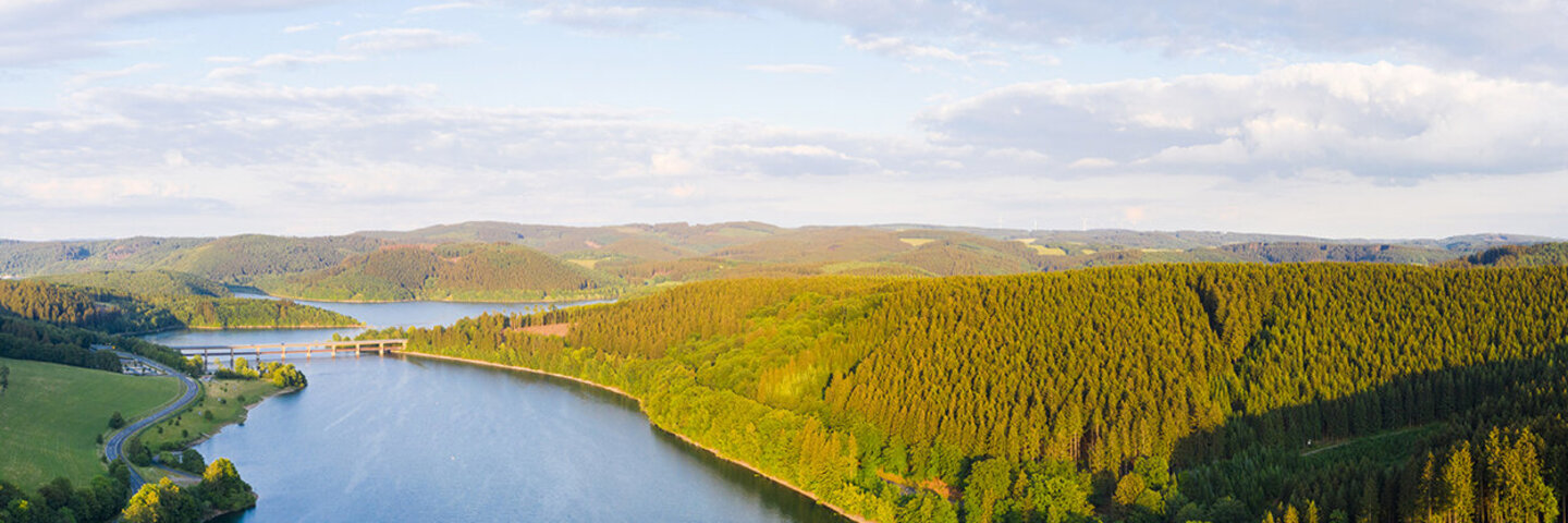 Bigge See Sauerland deutsch von oben High-Definition-Panorama