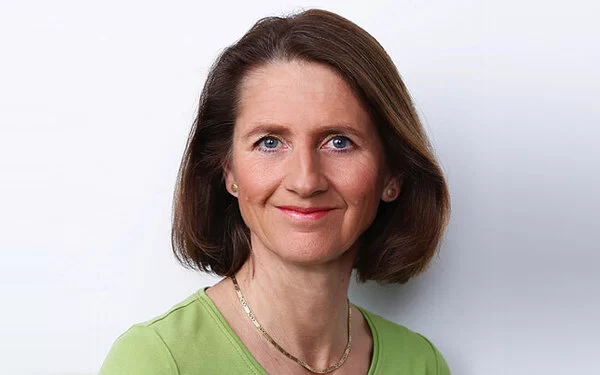 Porträt von Dipl.-Psychologin Friederike von Tiedemann, Psychotherapeutin und Lehrtherapeutin für Systemisch Integrative Paartherapie.
