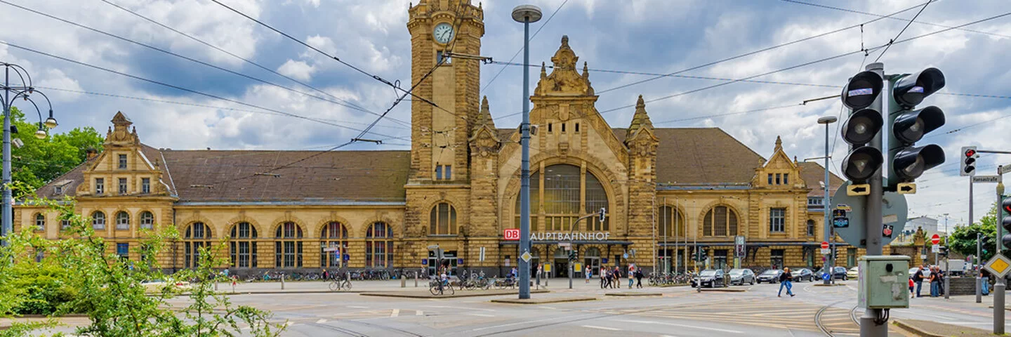 Central Railway Station Krefeld - Frontansicht von der Central Railway Station, Deutschland, Krefeld 15.07.2017