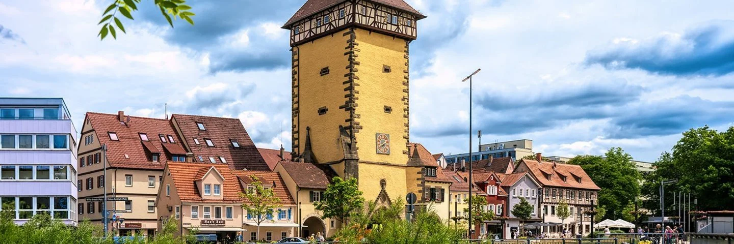 Das Tübinger Tor (ehemals Mettmannstor) in Reutlingen wurde 1235 als Teil der Stadtmauer erbaut. Es ist eines der ehemaligen sieben Stadttore
