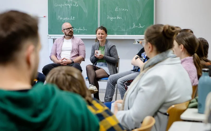 Nachbesprechung des Präventionstheaters "Püppchen" zu Essstörungen mit Sch