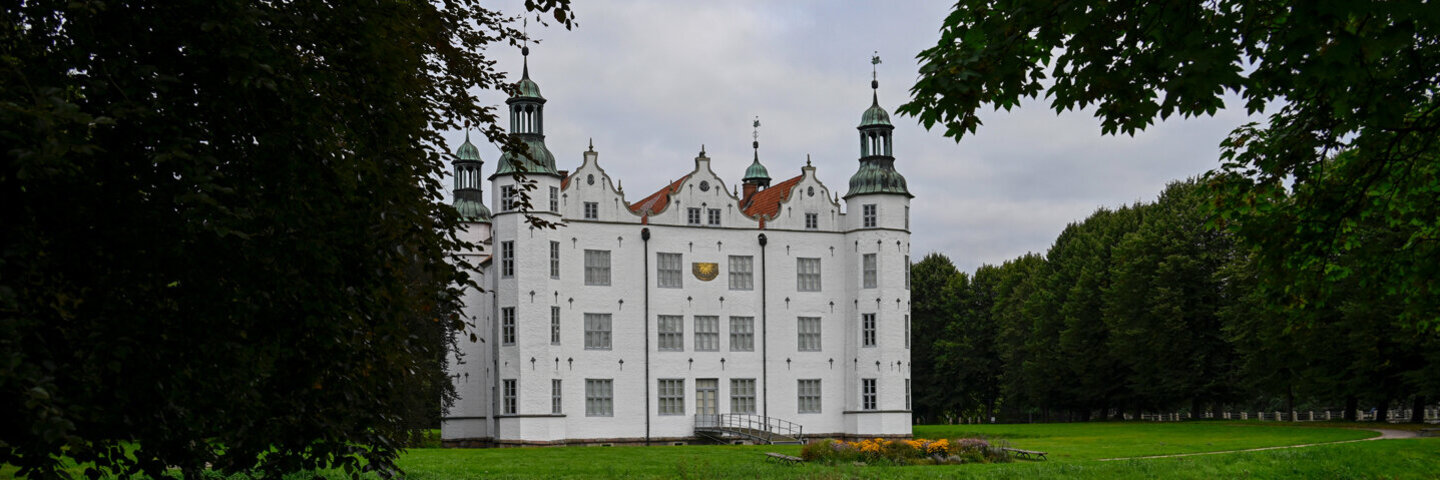 Schloss Ahrensburg steht in der gleichnamigen Stadt.