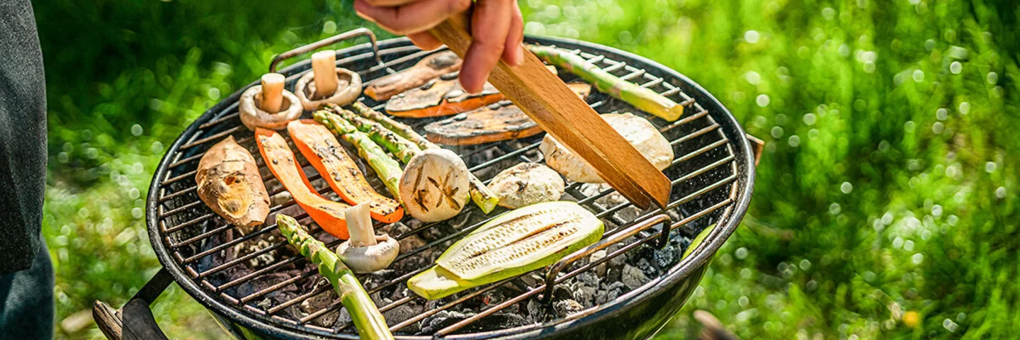 Statt Fleisch lässt sich auch Gemüse perfekt auf dem Rost grillen