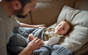 Mit dem Norovirus stecken sich vor allem Kinder unter 5 Jahren und ältere Menschen an.