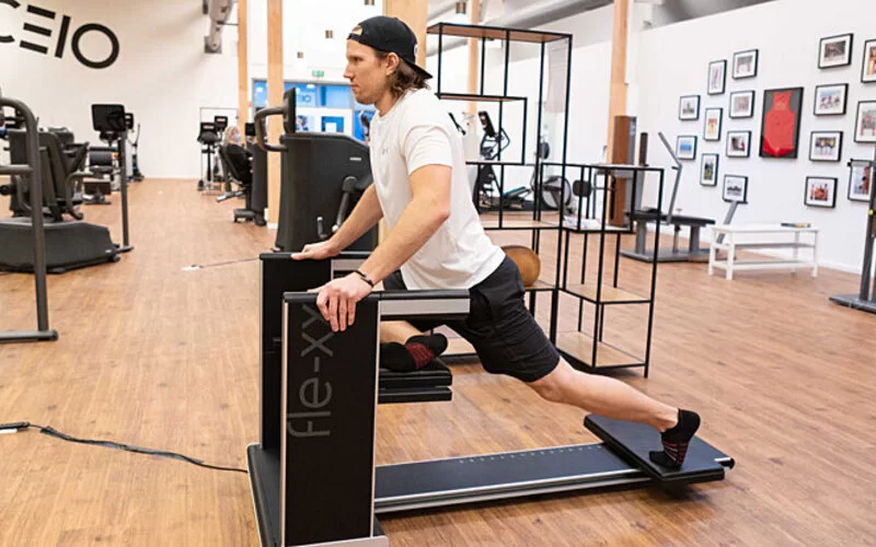 Olympiateilnehmer Christian Erhoff hält sich im Fitnessstudio fit.