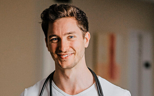 Porträt von Gesundheitsexperte Doc Felix Berndt.