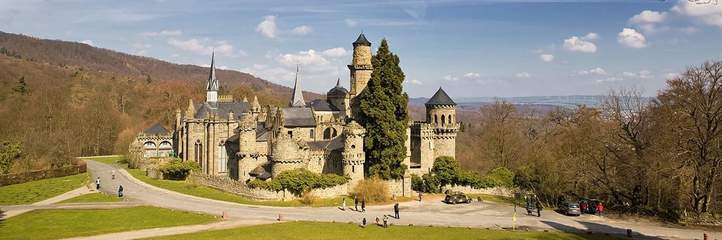 Künstliche Burgruine der Löwenburg in Kassel oberhalb von Schloss Wilhelmshöhe.