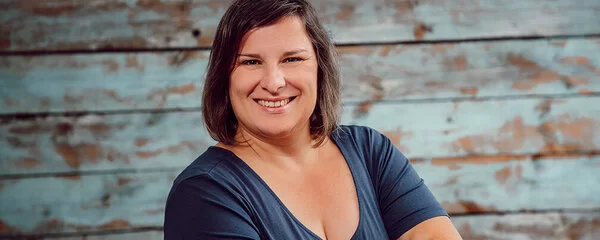 Portraitfoto von Beziehungscoach Anna Holfeld.