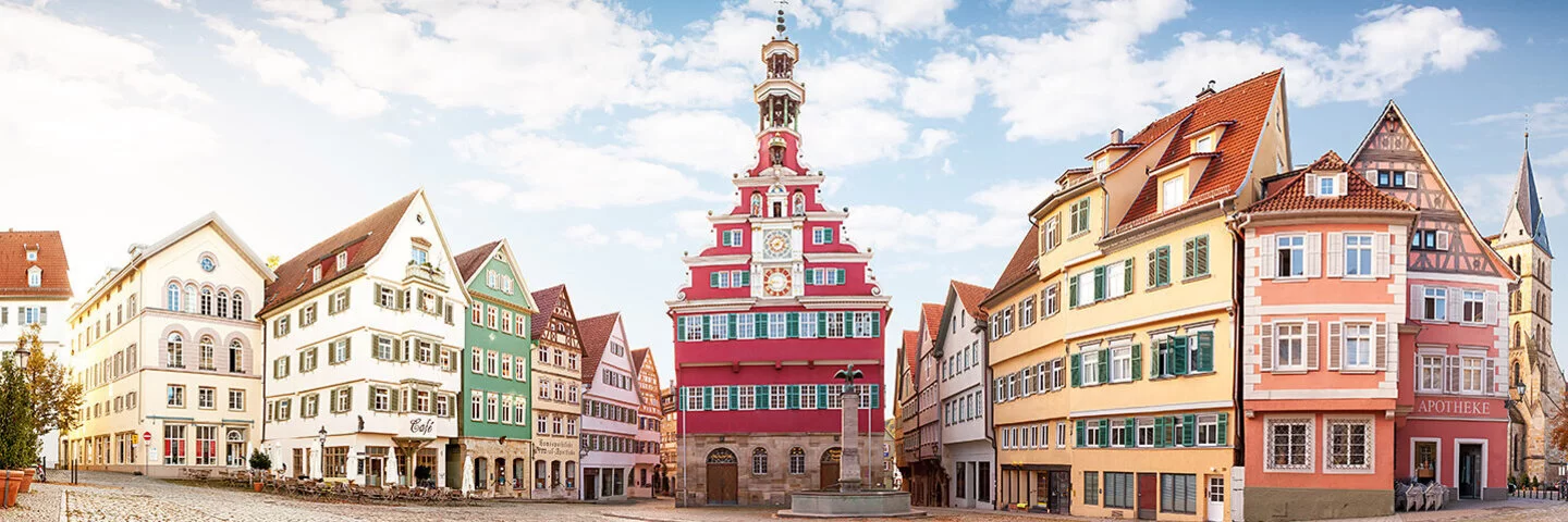 Esslingen in Beden Württemberg - eine mittelalterliche touristische Stadt mit malerischen Blick auf das historische Wahrzeichen, dasRathaus