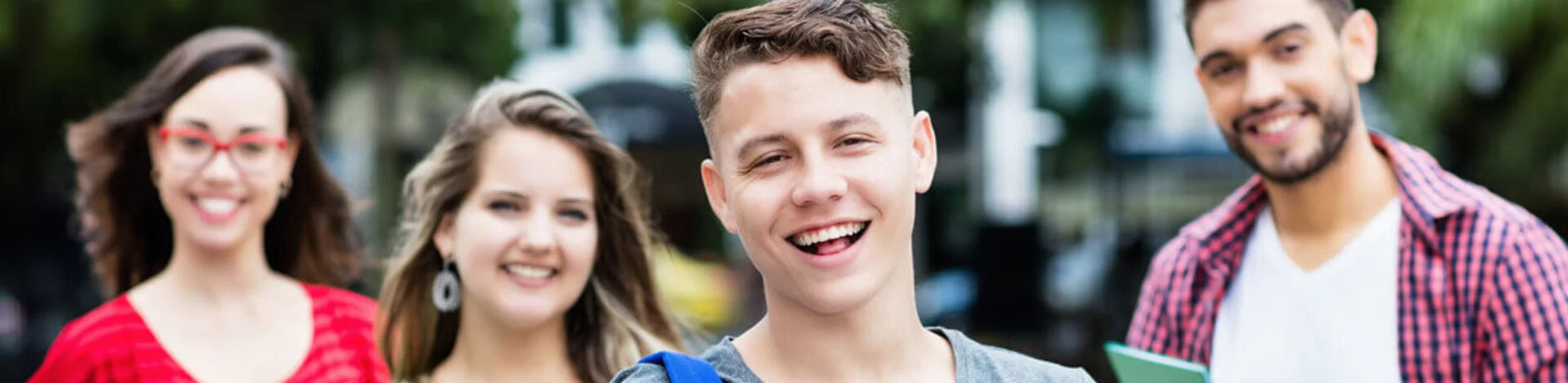 Die AOK Nordost unterstützt Schüler bei den ersten Schritten in die Ausbildung oder ins Studium.